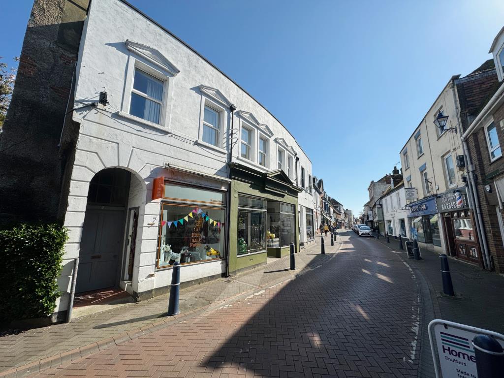 Lot: 165 - FREEHOLD HIGH STREET INVESTMENT - General view of the High Street